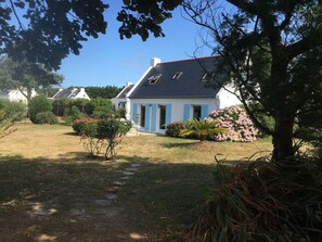 Property grounds - Authentic Breton house in Sauzon with parking (Sauzon)