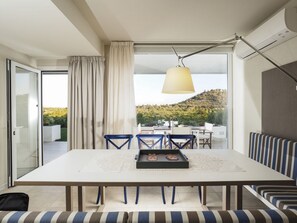 Apartment, 2 Bedrooms | Living room