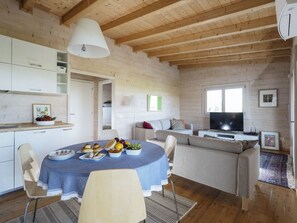 Appartement, 2 chambres | Repas dans la chambre