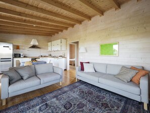 Apartment, 2 Schlafzimmer | Wohnzimmer | Flachbildfernseher
