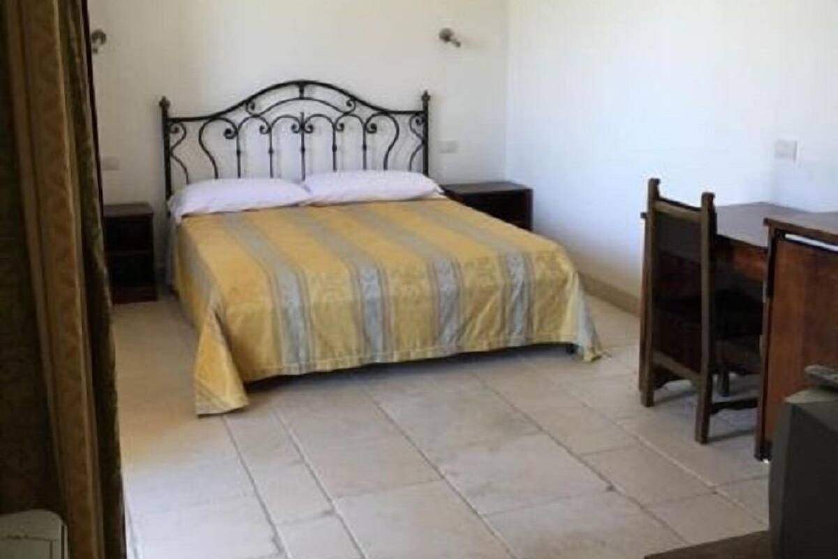 Classic Double Room | Cots/infant beds, free WiFi, bed sheets