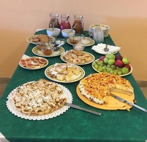 Daily buffet breakfast (EUR 7.00 per person)