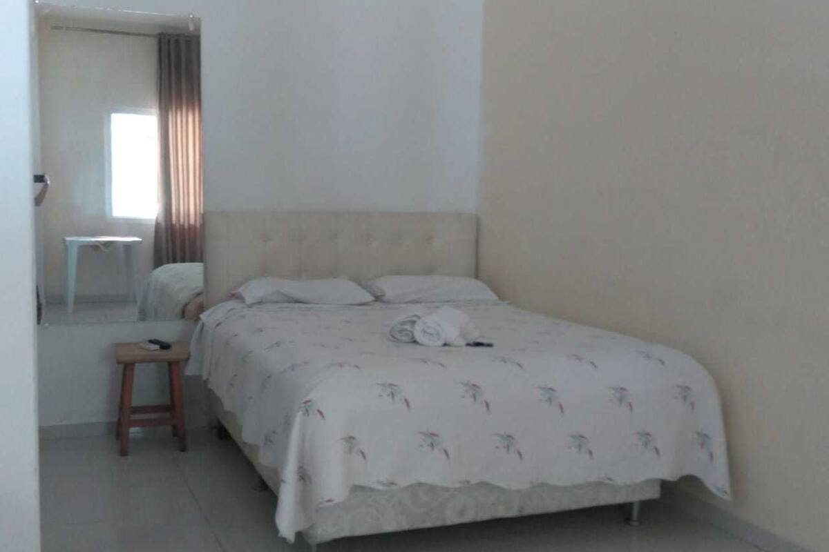 Minibar, cortinas blackout, wifi gratis y ropa de cama