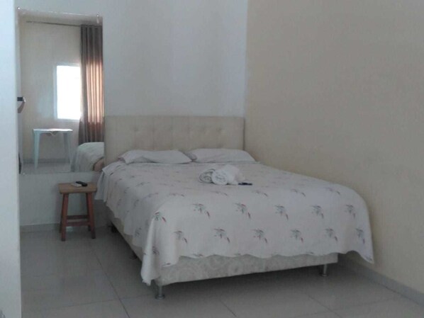 Minibar, cortinas blackout, wifi gratis y ropa de cama