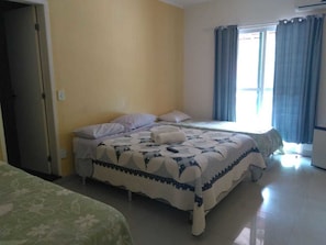 Minibar, cortinas blackout, wifi gratis y ropa de cama