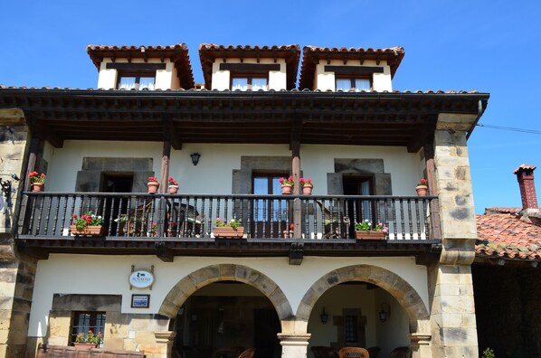 Fachada de la propiedad