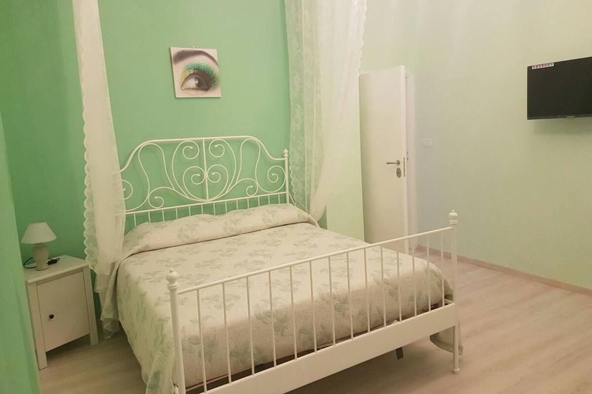 Desk, free cots/infant beds, rollaway beds, free WiFi