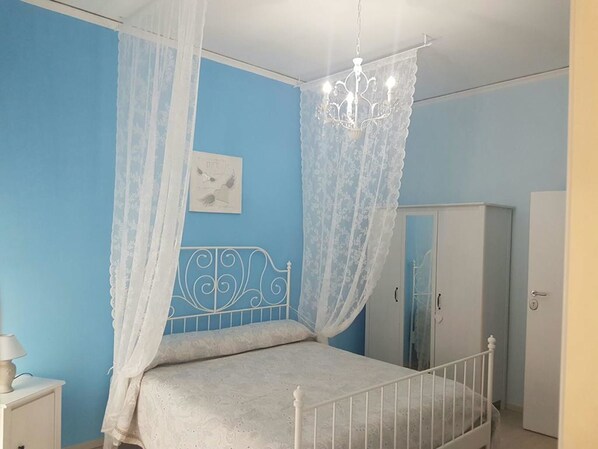Desk, free cots/infant beds, rollaway beds, free WiFi