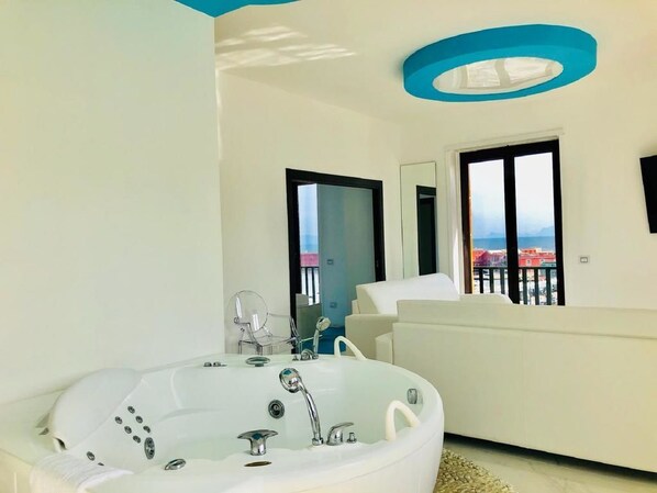 Luxury-Suite, Whirlpool, Meerblick