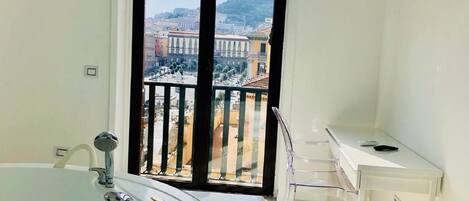 Luxury Suite, Jetted Tub, Sea View | Room amenity