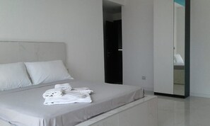 Room - Tiffany's Boutique Suite & Residence (Naples)