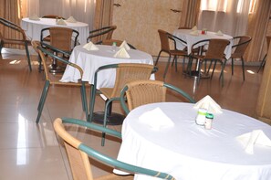 Breakfast area - Deira Hotel Ltd (Mukono)
