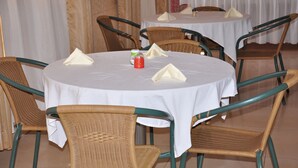 Breakfast, lunch and dinner served - Deira Hotel Ltd (Mukono)