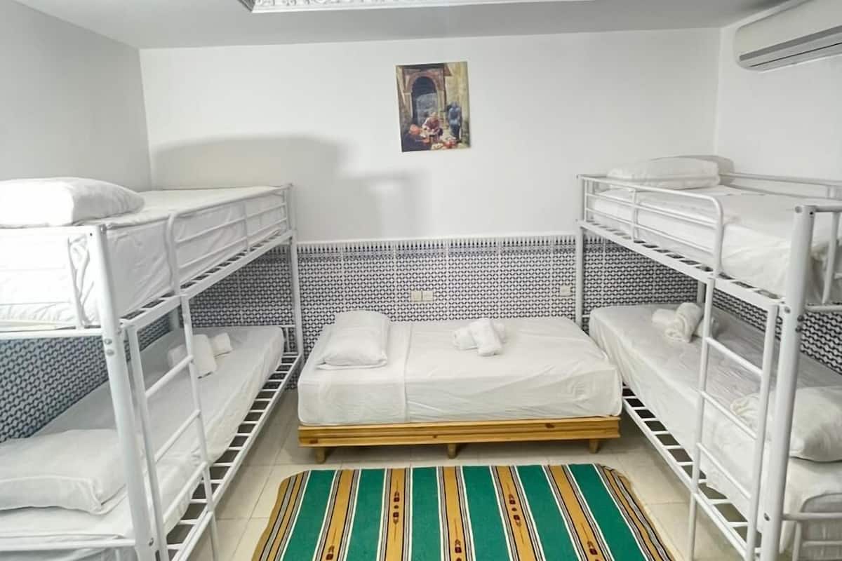 CHAMBRE TRIPLE ECONOMIQUE Nº3B | Egyptian cotton sheets, premium bedding, down comforters