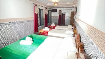 Neljän hengen comfort-huone | Egyptinpuuvillaiset lakanat, ylelliset vuodevaatteet, untuvapeitot
