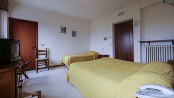 Doppel- oder Zweibettzimmer, 1 Queen-Bett, Nichtraucher | Zimmersafe, Zustellbetten, kostenloses WLAN