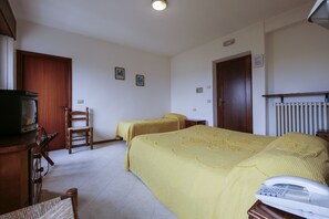 Habitació doble o amb dos llits individuals, 1 llit de matrimoni, no fumadors | Caixa forta a l'habitació, llits addicionals i wifi gratuïta