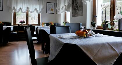 Albergo De March