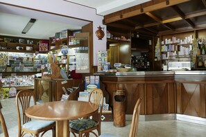 Bar (in der Unterkunft)