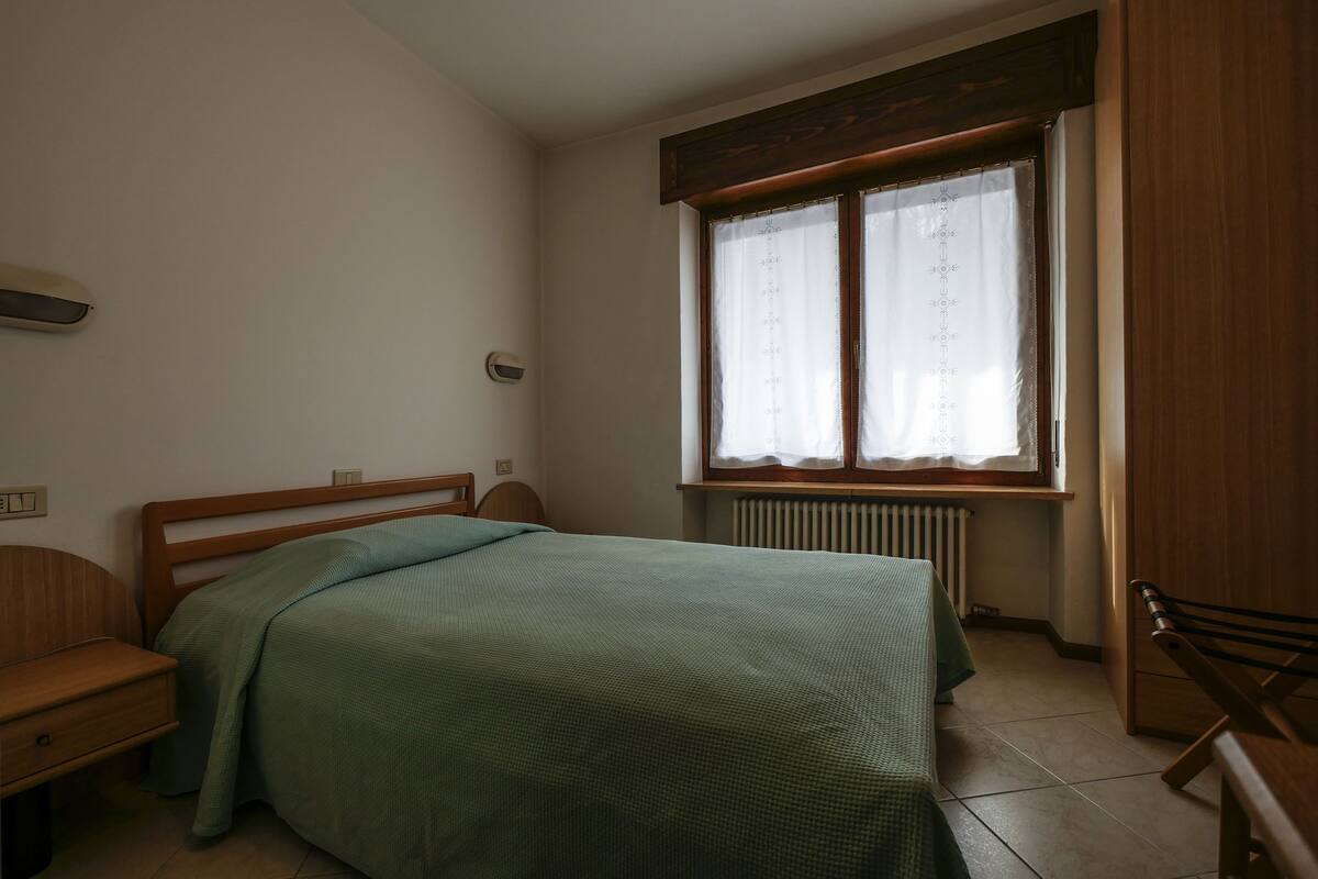 In-room safe, rollaway beds, free WiFi