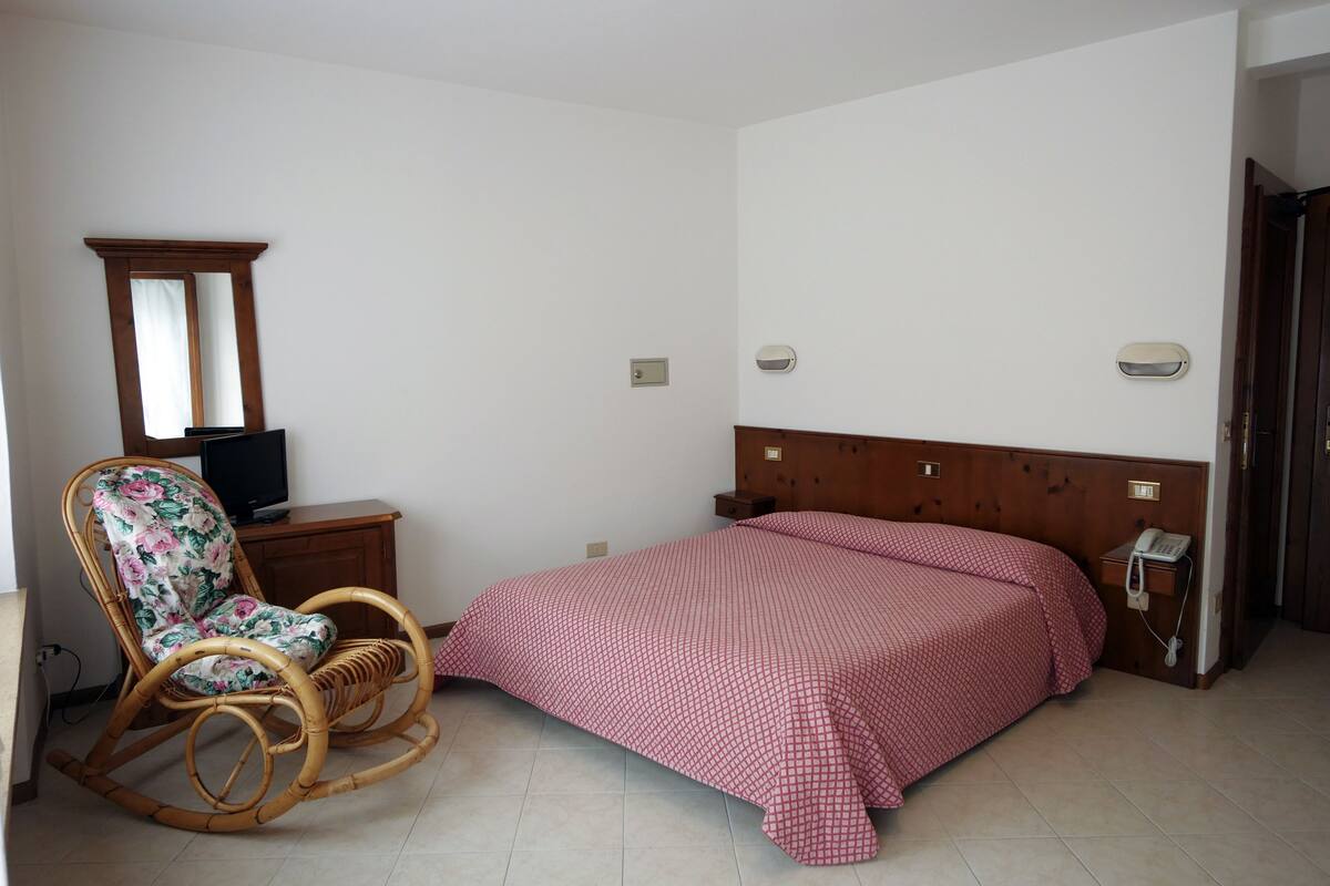 In-room safe, rollaway beds, free WiFi