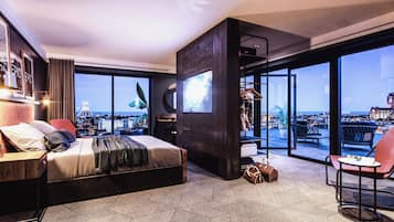 Minibar, iron/ironing board, free WiFi, bed sheets