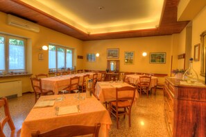 Lunch and dinner served, Italian cuisine - Albergo Ristorante Alle Crosere (Fagagna)