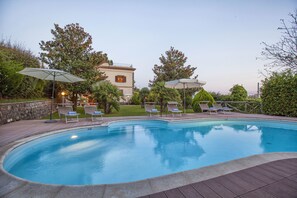 Sesongbasert utendørsbasseng