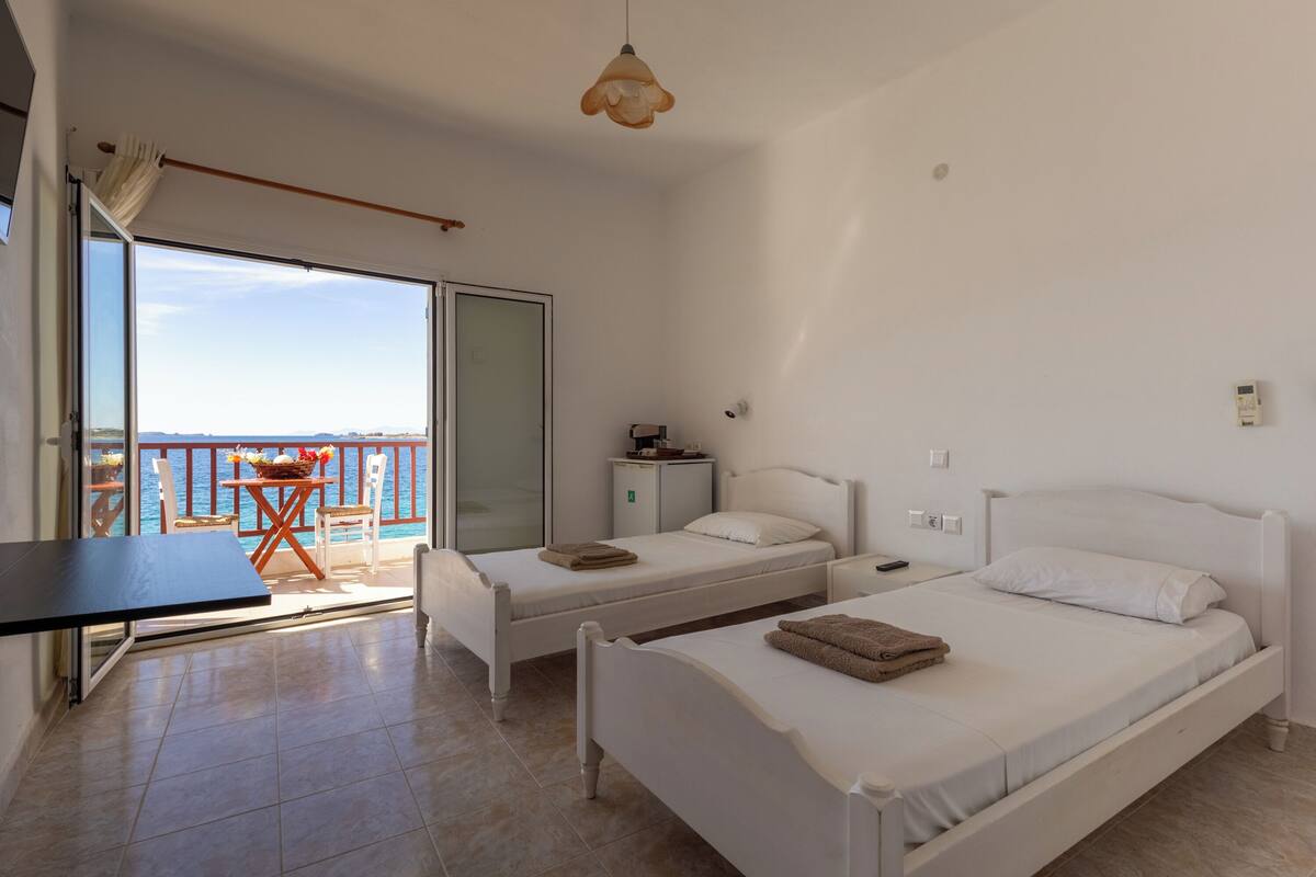Double Room, Sea View | In-room safe, soundproofing, free cribs/infant beds, free WiFi