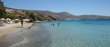 Una spiaggia nelle vicinanze