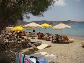 Beach nearby - Petalides Apartments (Paros)