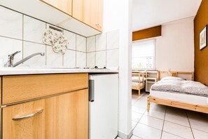 Fridge, microwave, stovetop, coffee/tea maker