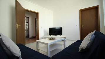 Apartment, 4 Bedrooms (HR061-BW03) | Living room | TV