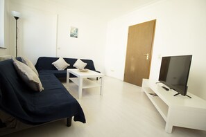 Apartment, 4 Bedrooms (HR061-BW03) | Living room | TV - Apartment Merklingen (Merklingen)