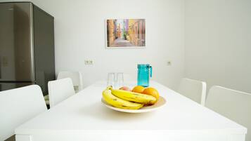 Apartment, 4 Bedrooms (HR061-BW03) | In-room dining