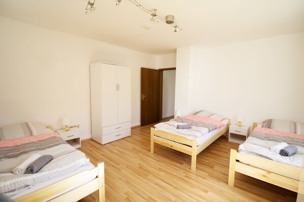 Apartment, 4 Bedrooms (HR061-BW03) | 4 bedrooms, free WiFi, bed sheets