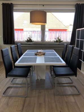 Apartment, 2 Bedrooms (HR017-BZ01) | In-room dining