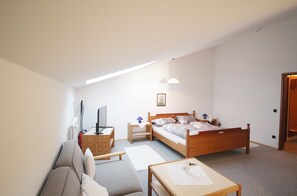 Apartment, 1 Bedroom (HR019-CH02) | 1 bedroom, free WiFi, bed sheets - Ferienwohnung Gschwendtnerhof (Aschau im Chiemgau)