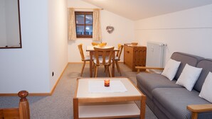 Apartment, 1 Bedroom (HR019-CH02) | Living room | TV - Ferienwohnung Gschwendtnerhof (Aschau im Chiemgau)