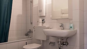 Apartment, 3 Bedrooms (HR025-D19) | Bathroom