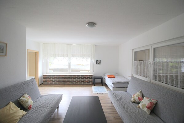 Apartment, 1 Bedroom (HR034-E06) | Living area