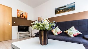 Apartment, 1 Bedroom (HR034-E05) | Living area | TV - Ferienwohnung Eitorf (Eitorf)