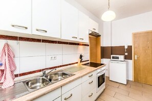 Apartment, 1 Bedroom (HR034-E05) | Private kitchen