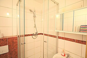 Apartment, 1 Bedroom (HR034-E06) | Bathroom | Towels - Ferienwohnung Eitorf (Eitorf)