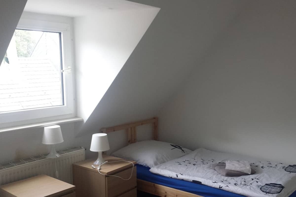 WiFi (free), bed sheets