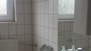 Bathroom - Apartments Frechen (Frechen)