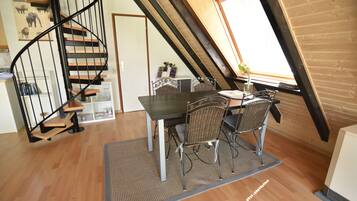 House, 2 Bedrooms (HR039-FFHaus110) | In-room dining