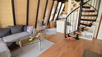 House, 2 Bedrooms (HR039-FFHaus110) | Living room | TV