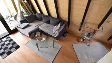 House, 2 Bedrooms (HR039-FFHaus110) | Living room | TV