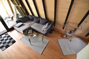 House, 2 Bedrooms (HR039-FFHaus110) | Living room